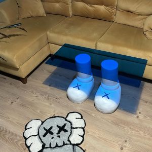 Design Kaws Sehpa